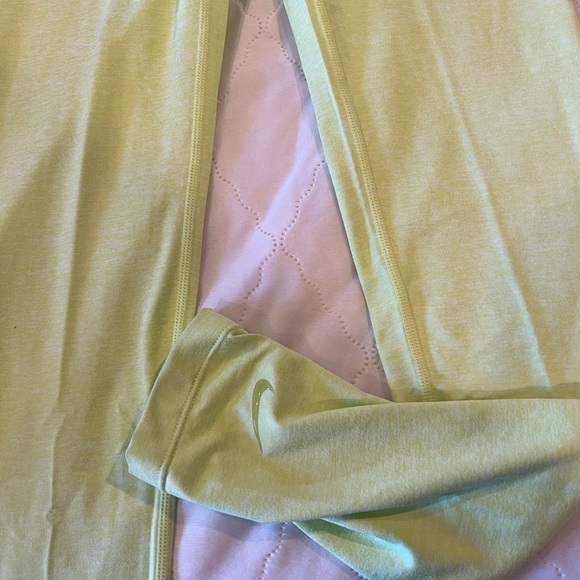 NWT Girls Nike One Luxe Dri-Fit leggings  size Large - Picture 3 of 3